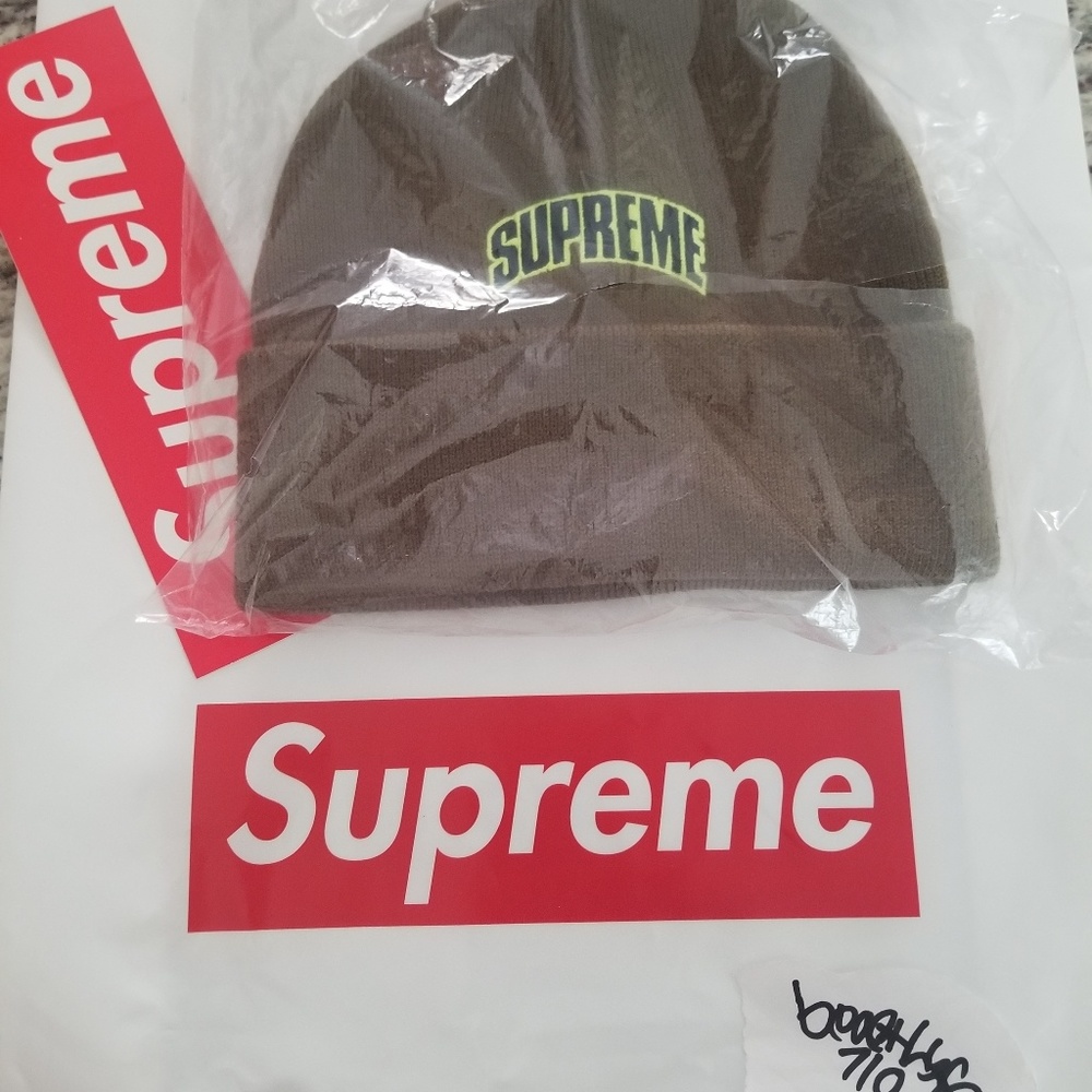 🔥SUPREME - Crown Logo - Acid/Olive - NWT